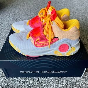 Nike KD basketball or volleyball tennis shoes size 7 men’s/8.5 women’s